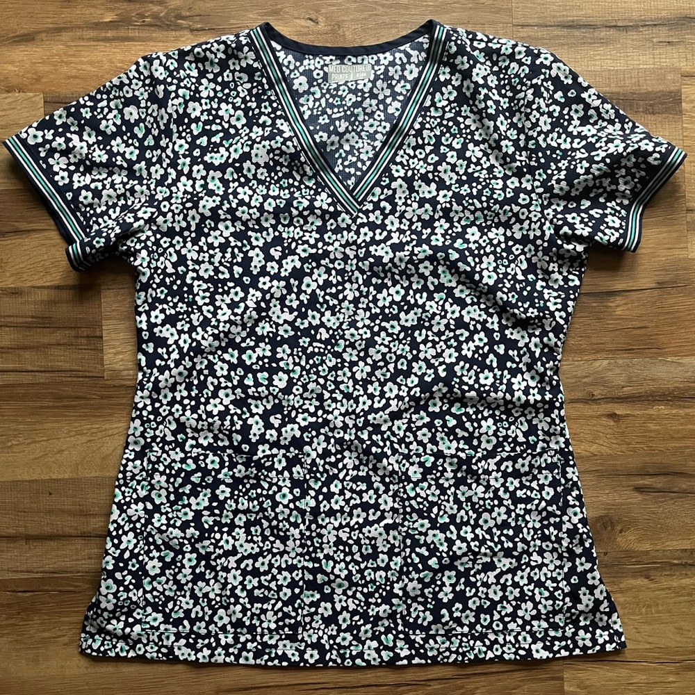 Med Couture women’s scrub top